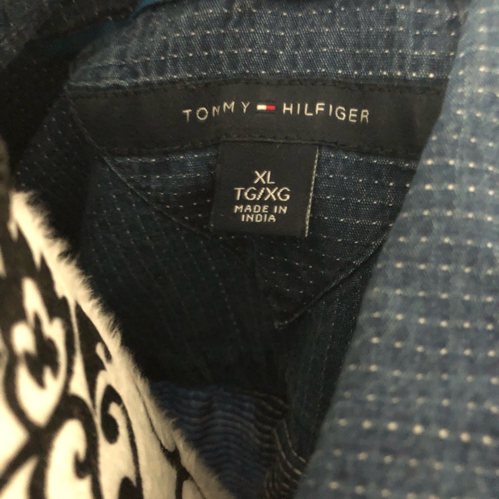 Button down - Picture 2 of 2